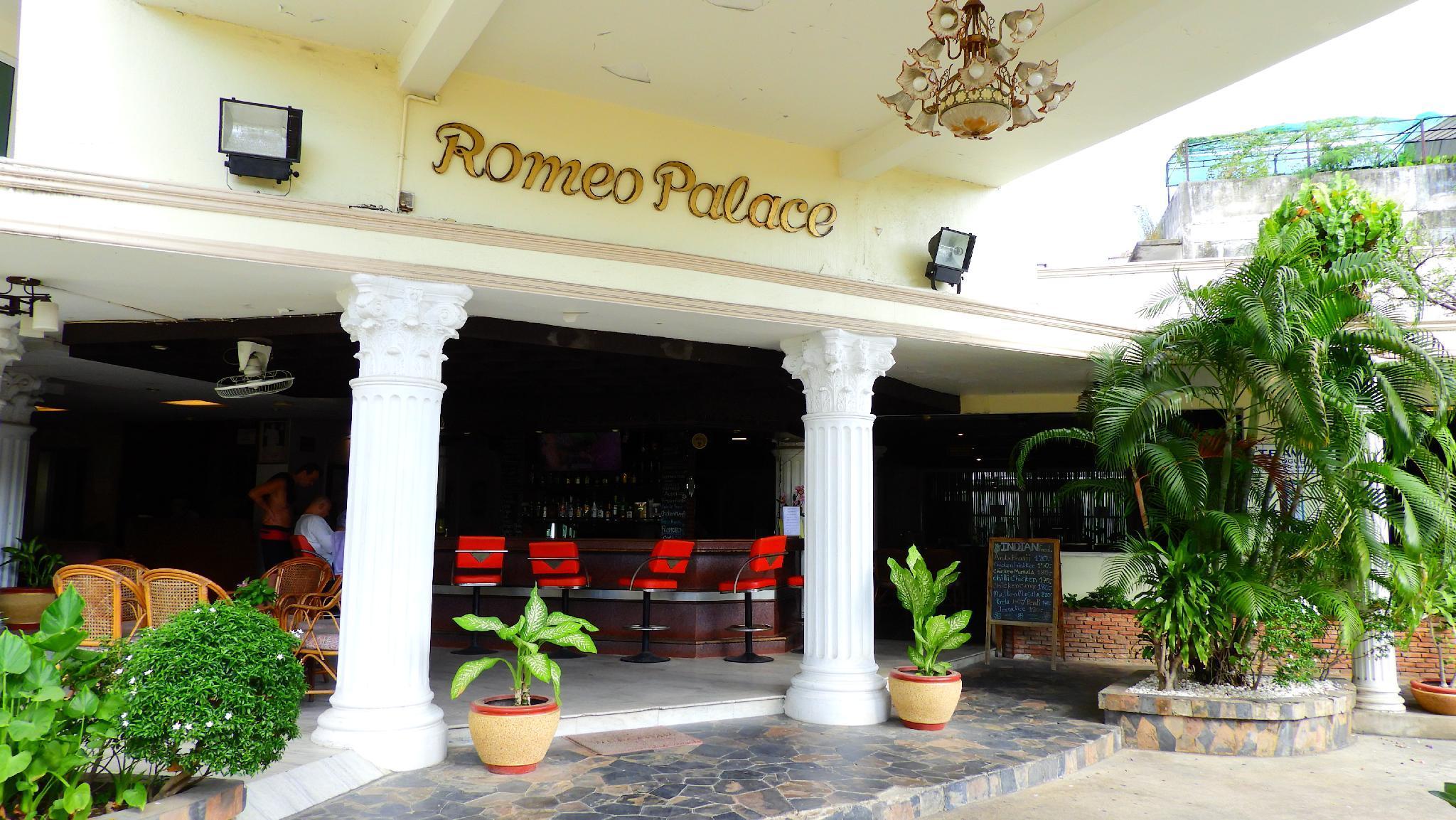 Hotel Romeo Palace Pattaya Bagian luar foto