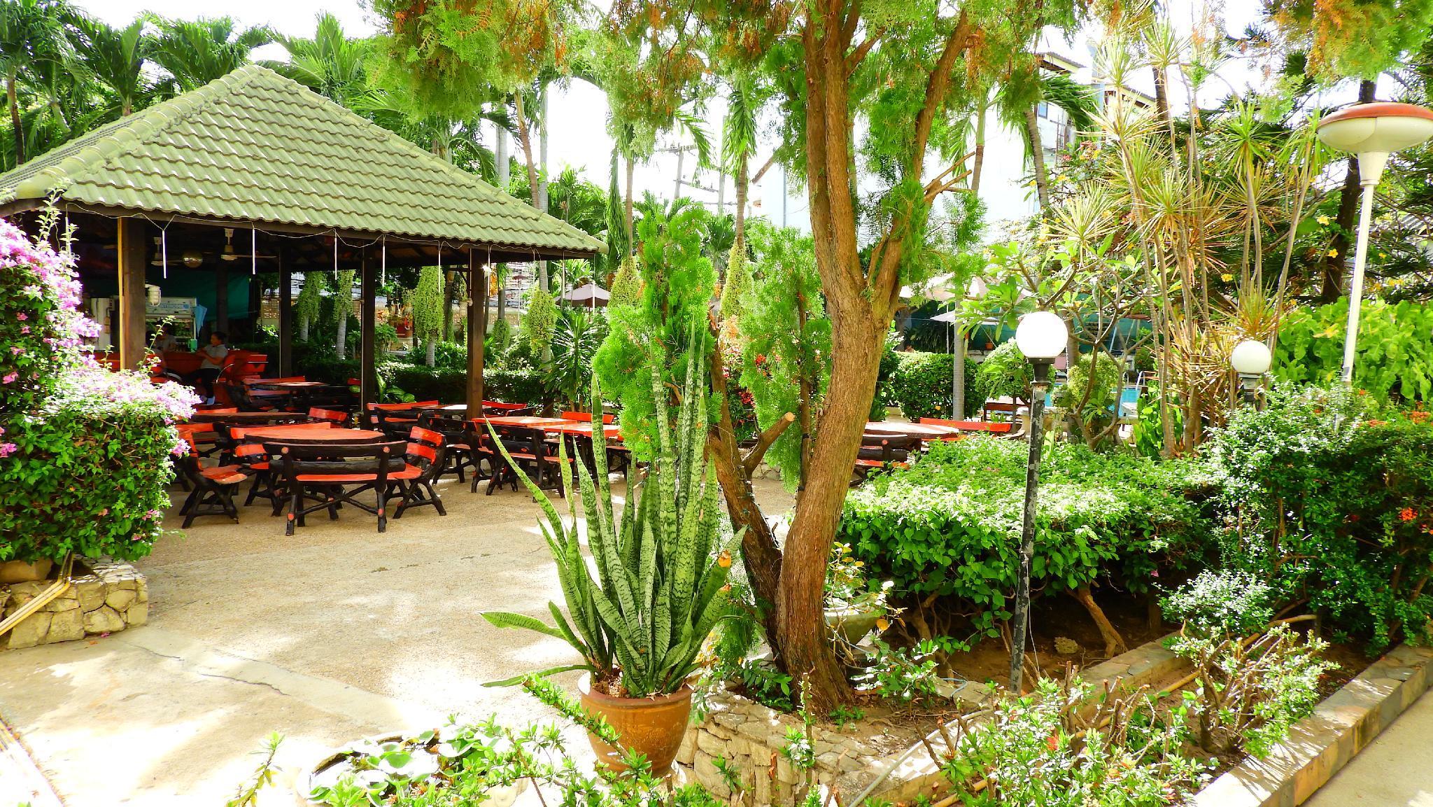 Hotel Romeo Palace Pattaya Bagian luar foto