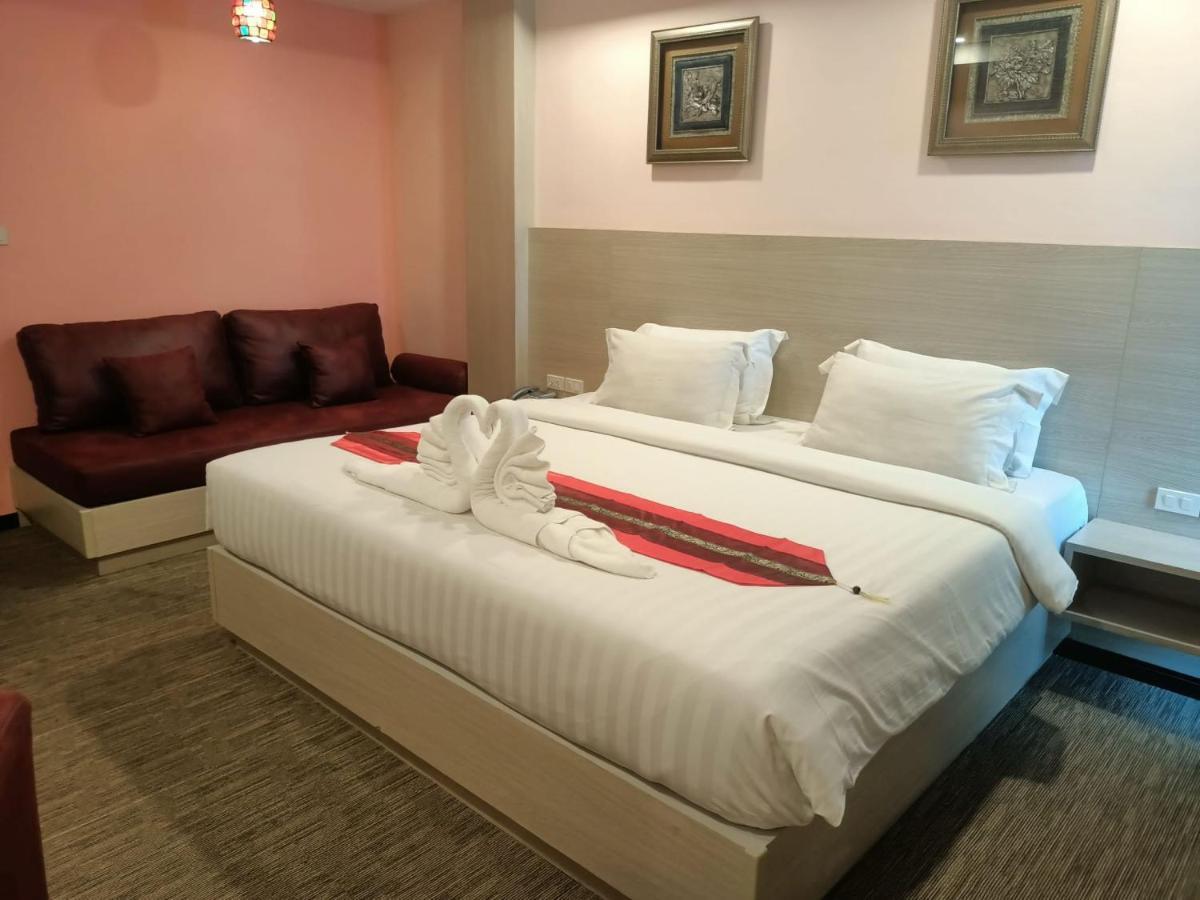 Hotel Romeo Palace Pattaya Bagian luar foto